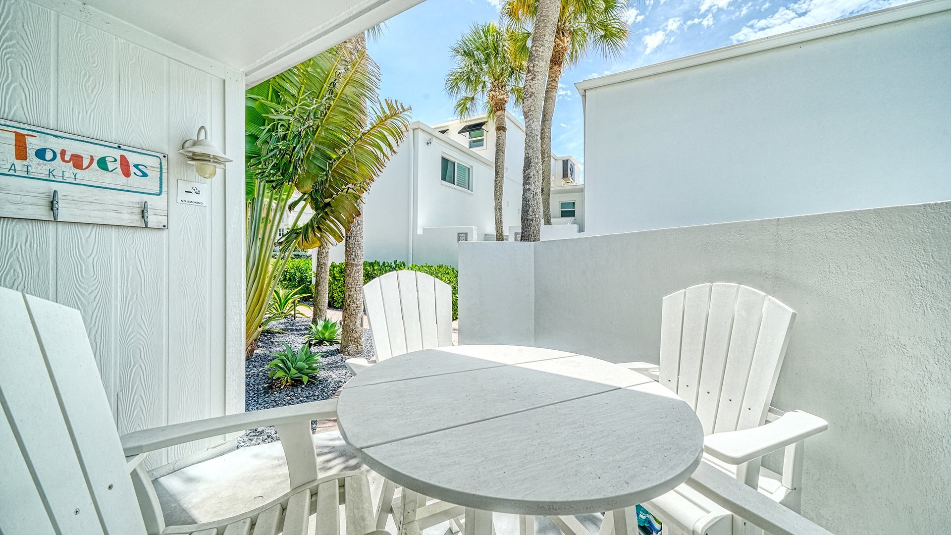 Porch with table outside